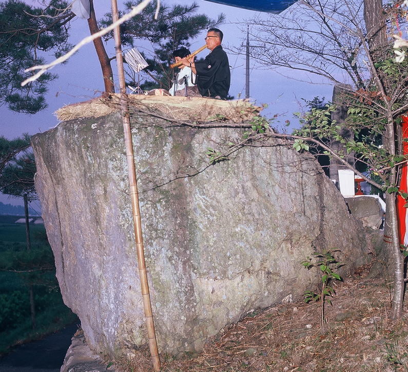 写真：琴弾岩