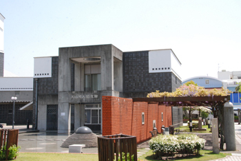 写真：大山名人記念館西側の藤棚