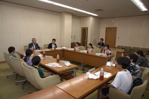 写真:正副議長へ質問コーナーの様子2