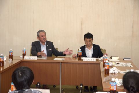 写真:正副議長へ質問コーナーの様子1