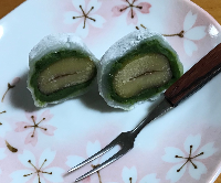 写真：栗入り抹茶大福