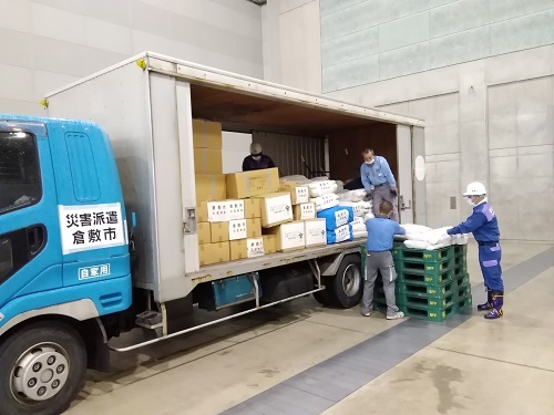 写真:荷下ろしの様子1