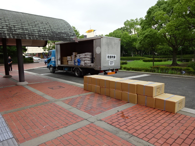 写真:輸送車用に積み込みの様子