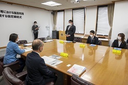 写真：締結式の様子1
