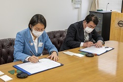 写真：締結式の様子2