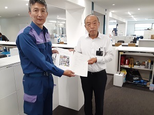 写真：海南市物資贈呈の様子
