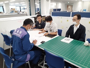 写真：海南市の状況聞き取りの様子