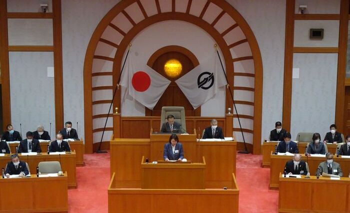 写真：令和3年2月議会における所信表明の様子