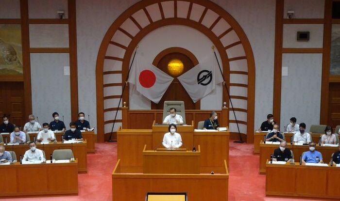 写真：令和2年6月議会における所信表明の様子