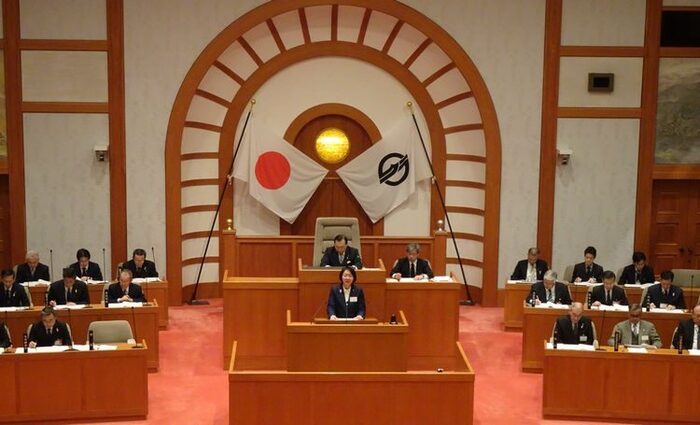 写真： 令和元年12月議会における所信表明の様子