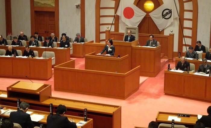 写真：平成29年12月議会における所信表明の様子