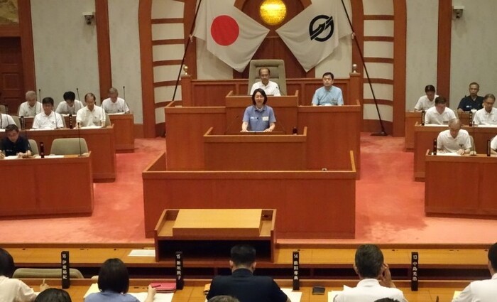 写真：平成29年6月議会における所信表明の様子