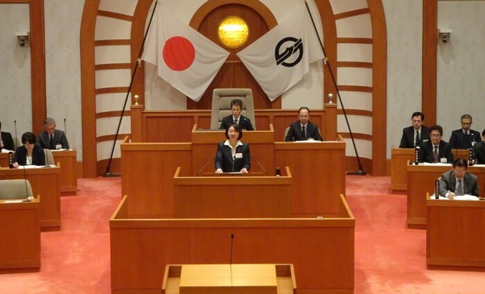 写真：平成28年11月議会における所信表明の様子