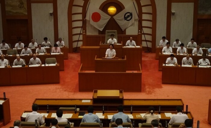 写真：平成28年6月議会における所信表明の様子