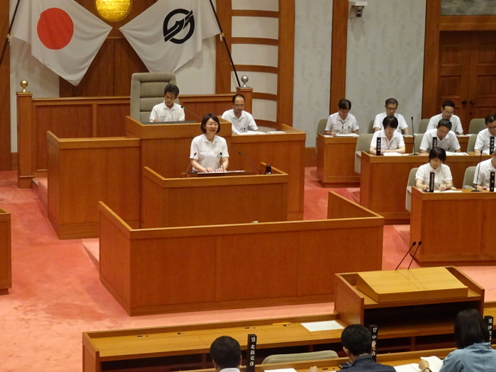 写真：平成27年9月議会における所信表明の様子