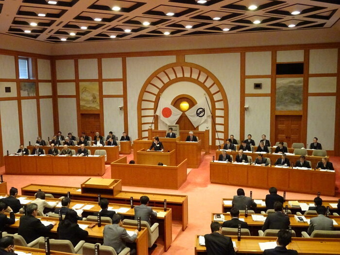 写真：平成27年2月議会における所信表明の様子