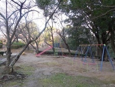 写真:向山公園 ブランコと滑り台