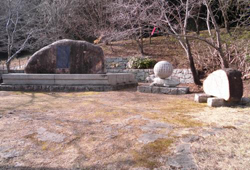 写真:記念碑