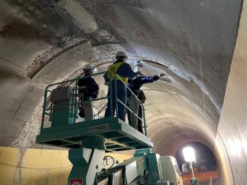 写真：鶴形山隧道補修工事