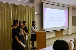 写真：ファッションショー担当の発表