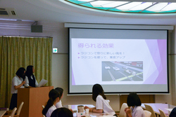 写真：ラジコンレース担当の発表