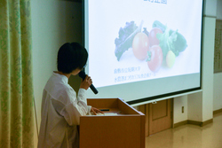 写真：カラフル食マルシェ担当の発表