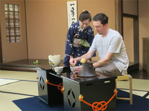 写真:茶道体験の様子01