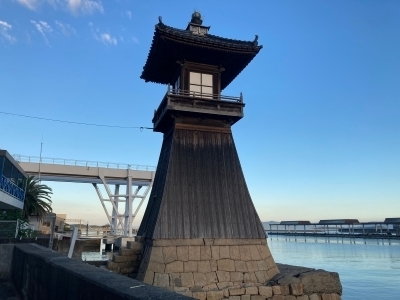 写真：旧野﨑浜灯明台