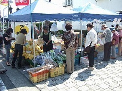 写真：児島駅前三白市