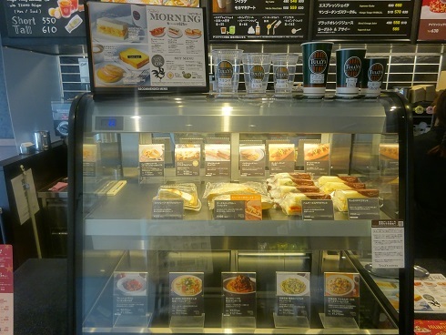 写真：店内ショーケース