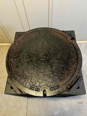 写真：マンホール蓋鉄板焼器具2