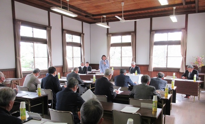 高梁川東西用水組合議会で発言する伊東市長の写真