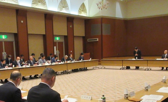 運営協議会に出席する伊東市長の写真