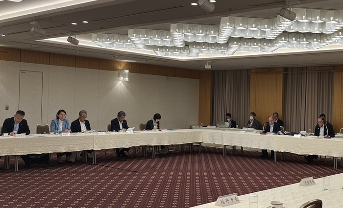 正副会長会議に出席する伊東市長の写真