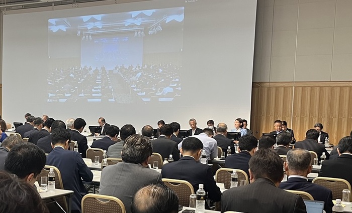 理事・評議員合同会議に出席する伊東市長の写真